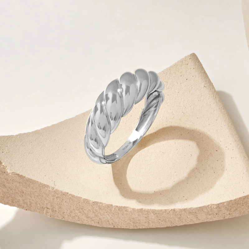 Bague croissant en or blanc
