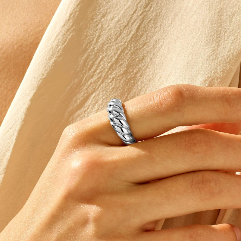 Bague croissant en or blanc