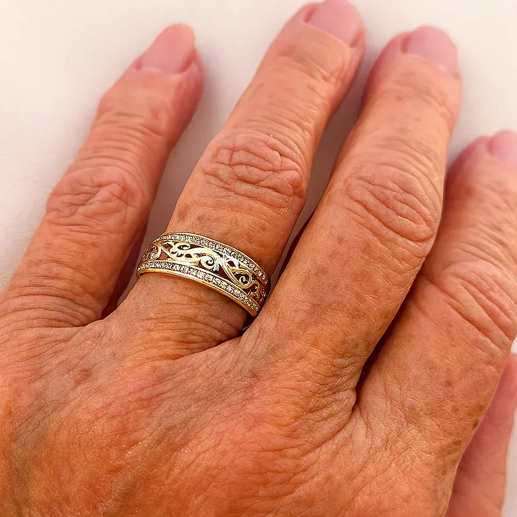 Bague ajourée brillante en or