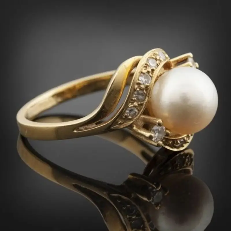 Bague élégante avec marguerite et or brillant en or