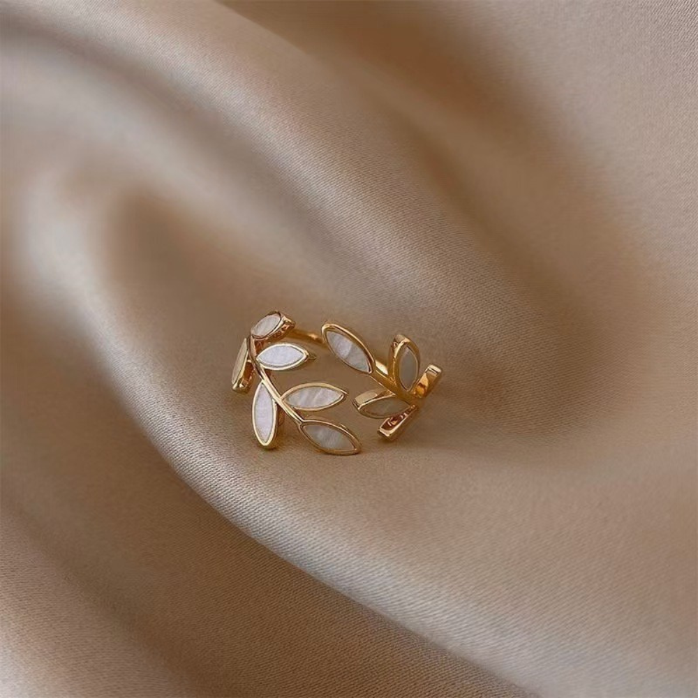 Bague ouverte feuille délicate Néraya en or