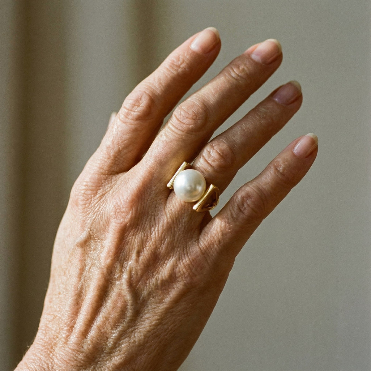 Bague rétro avec ornement de perles en or
