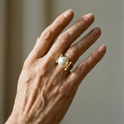 Bague Rétro Dorée avec Ornement de Perles