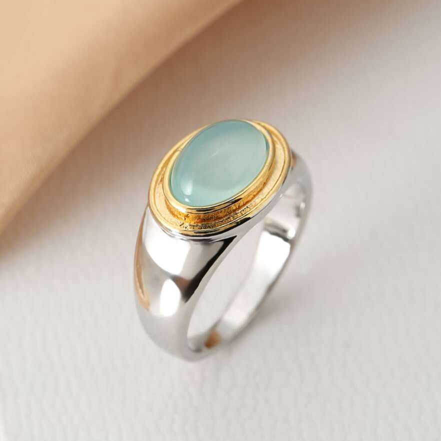 Bague rétro avec pierre de lune verte en or