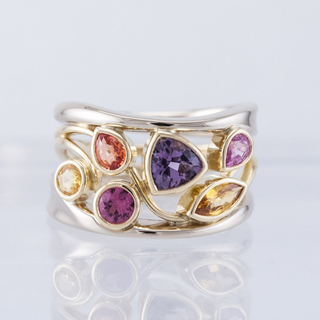 Bague rétro à brillants colorés en or