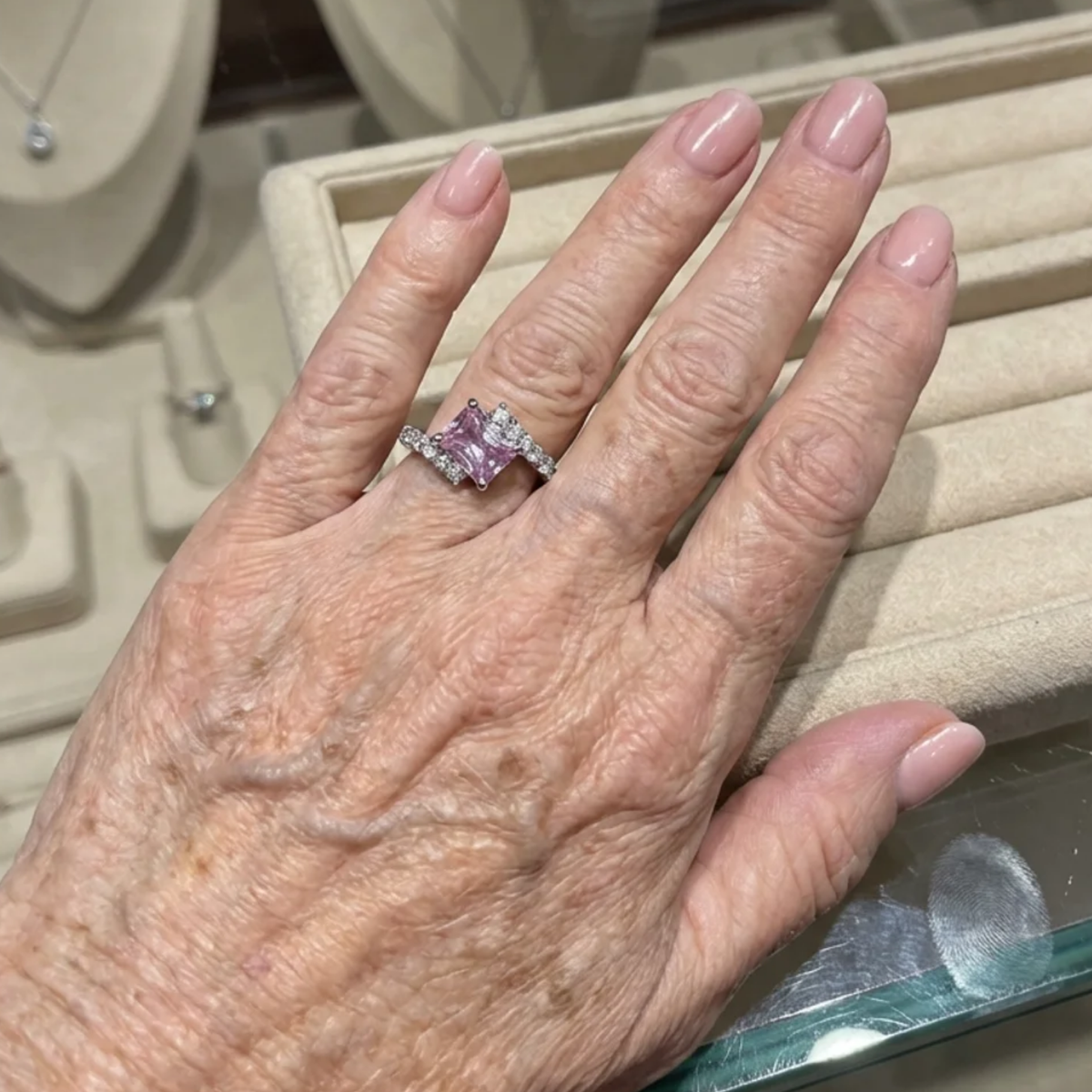 Bague Sommet en saphir rose en or blanc