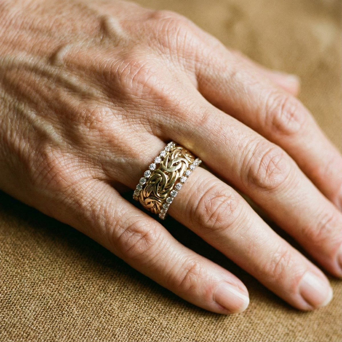 Bague tressée rétro à brillants en or