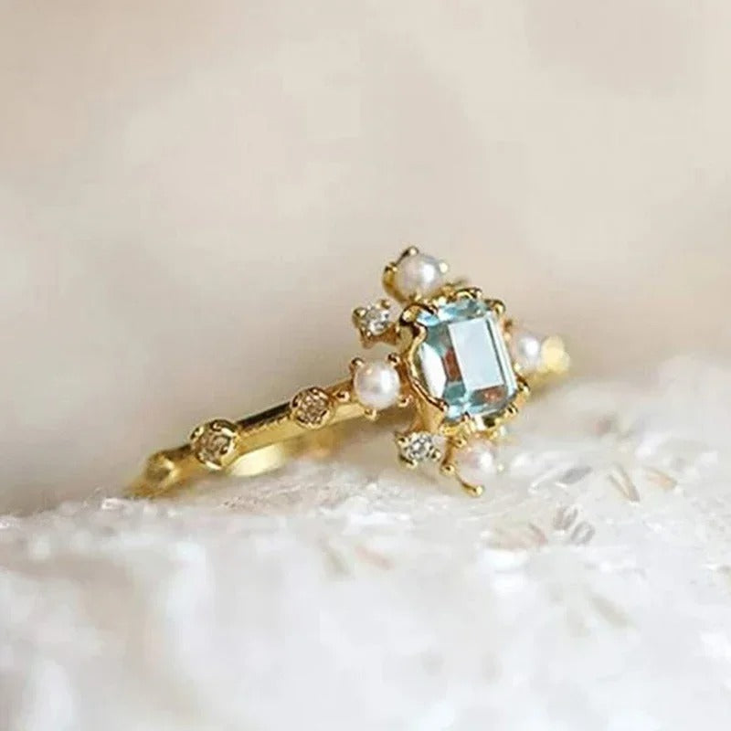 Bague vintage avec perle bleue en or