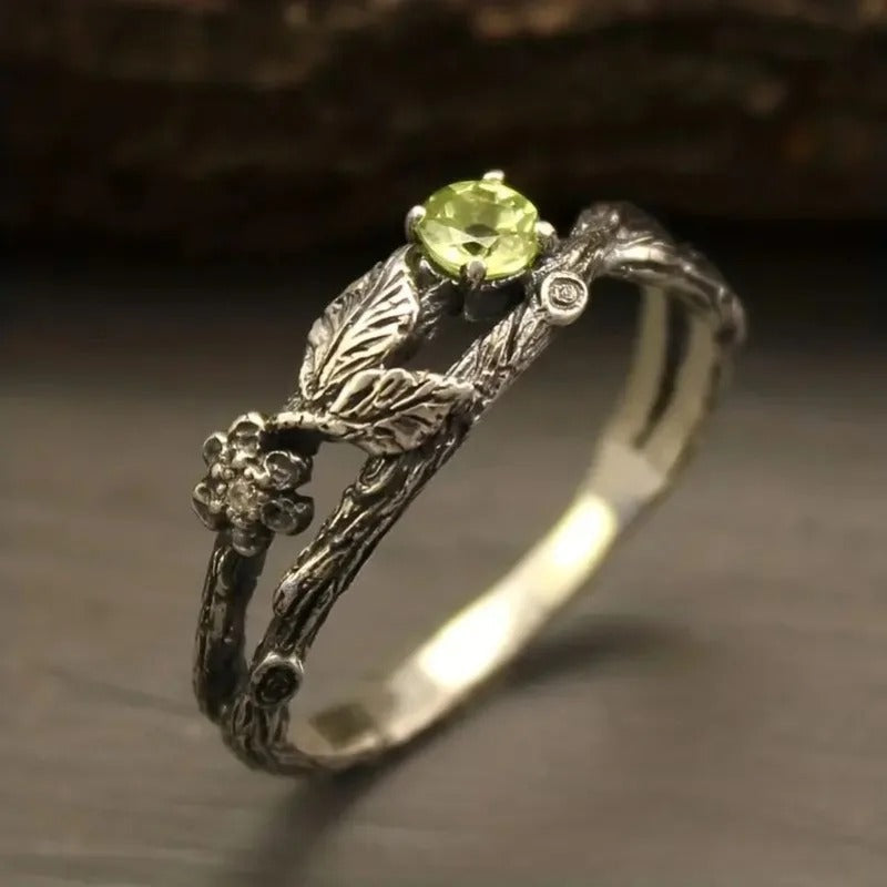 Bague vintage avec pierre verte en or blanc