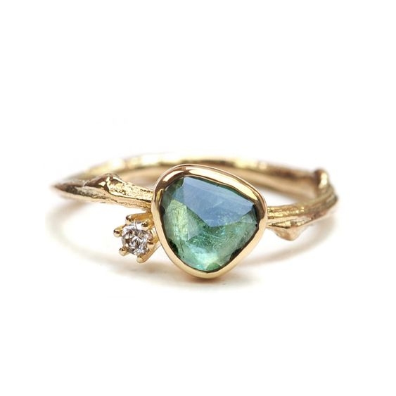 Bague vintage avec pierre bleue en or