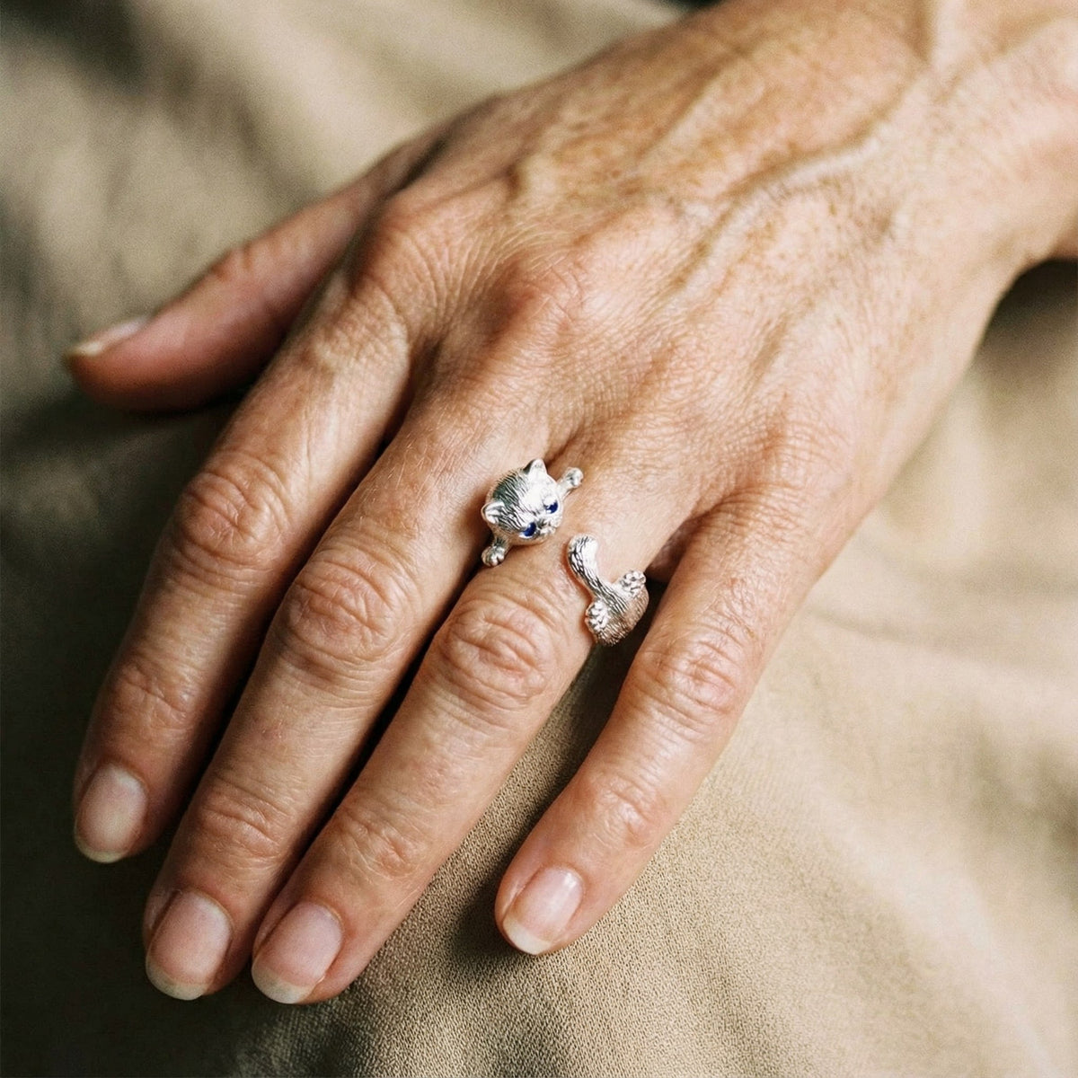Bague ajustable 925 avec des chatons en or blanc