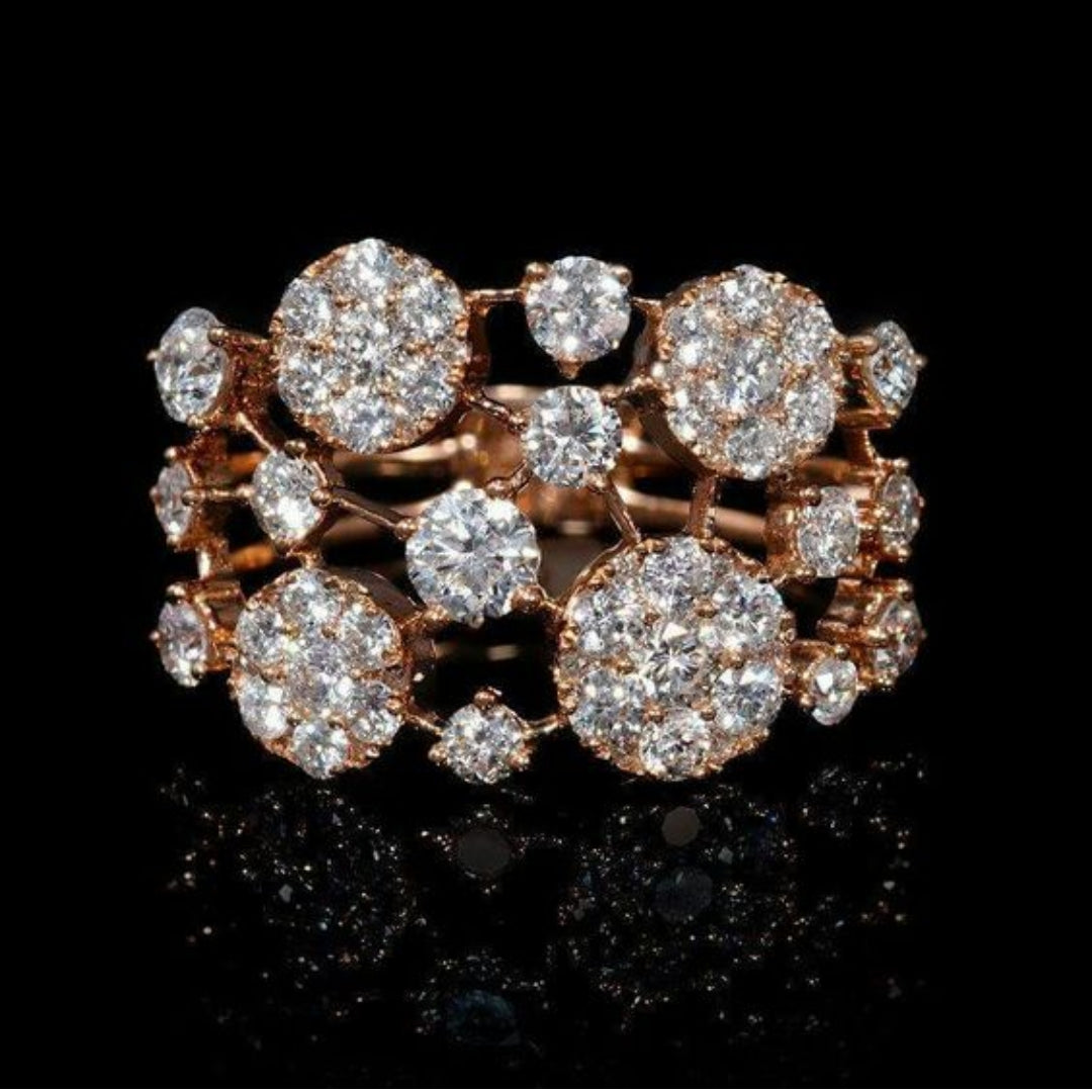 Bague antique avec pierres brillantes en or rose