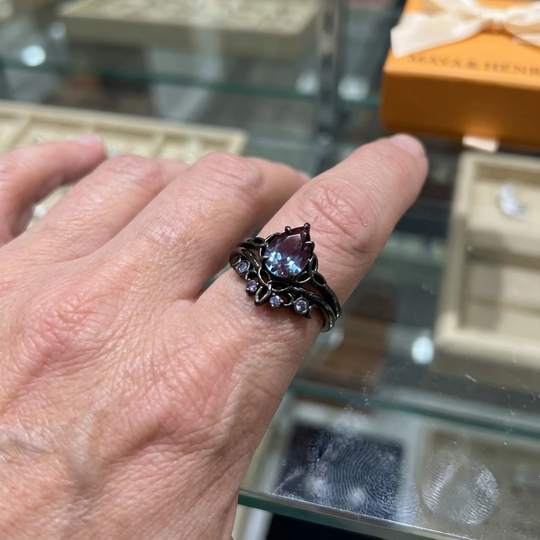 Bague avec améthyste en or blanc