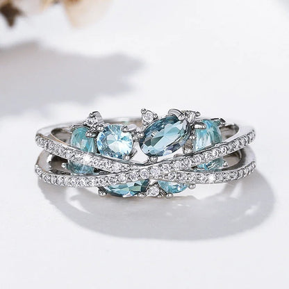 Bague avec croix en argent et pierre précieuse bleue