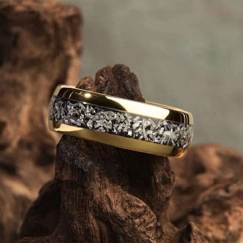 Bague avec des incrustations brillantes en or