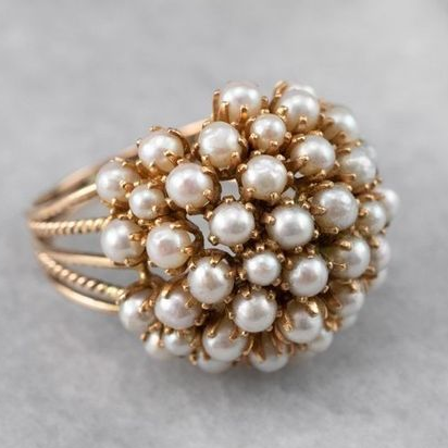 Bague avec ornements en perles en or