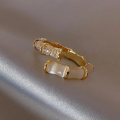 Bague de luxe réglable avec opale blanche en or
