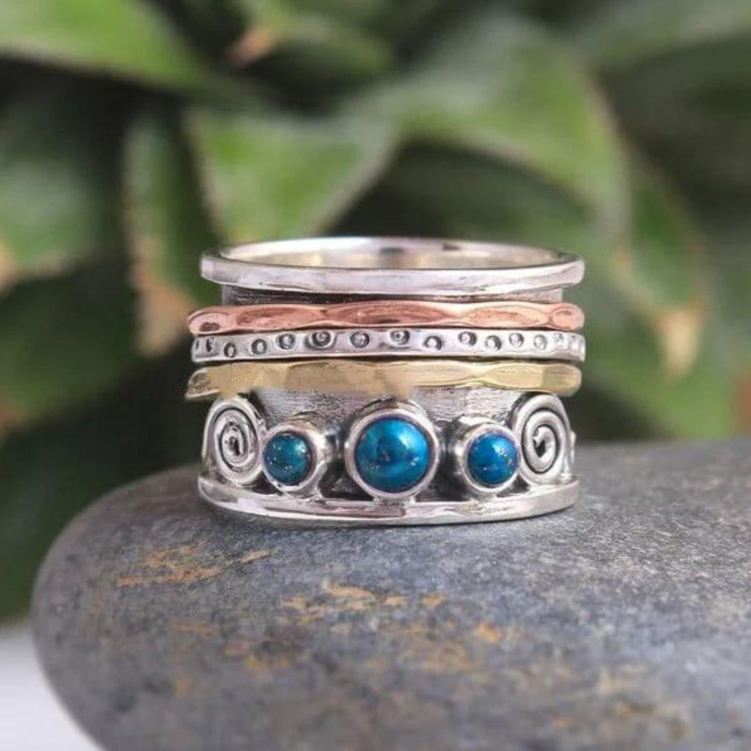 Bague de méditation bohème avec saphir en or
