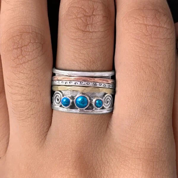 Bague de méditation bohème avec saphir en or