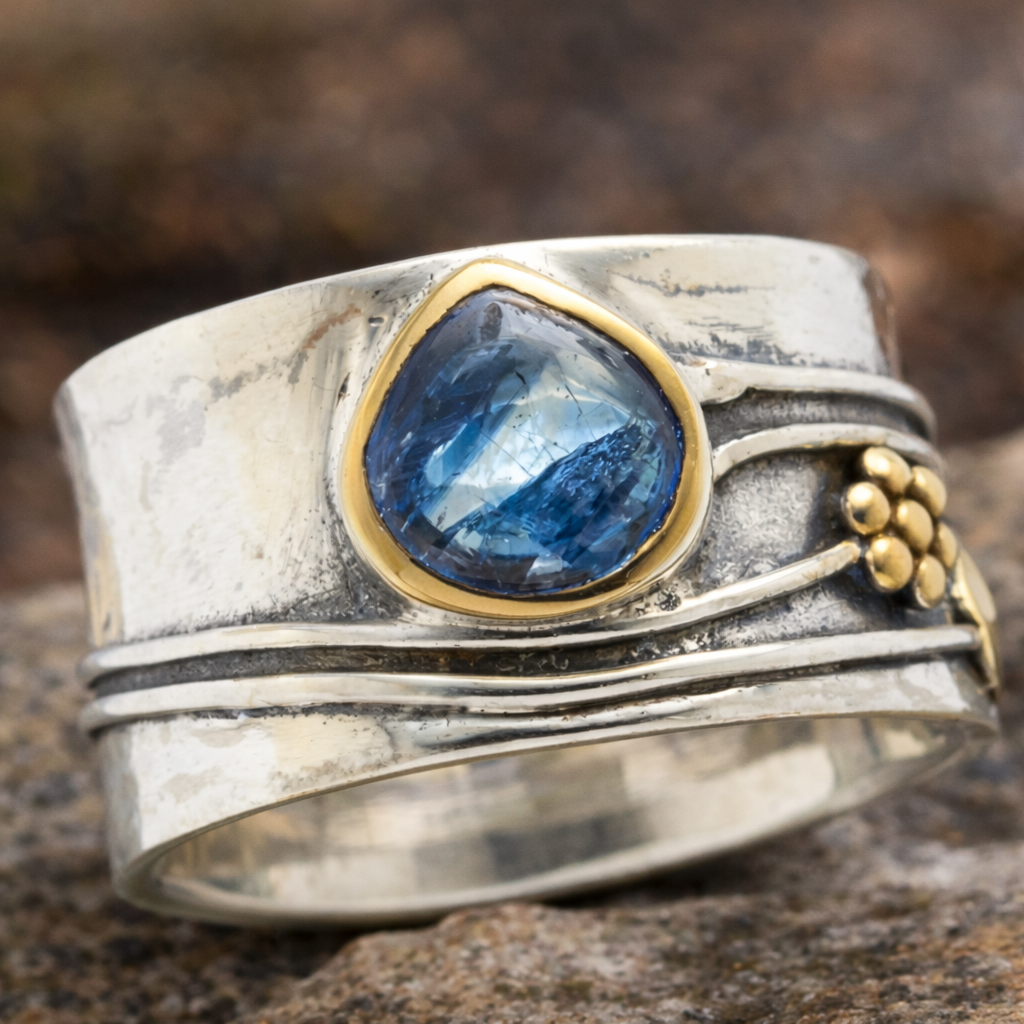 Bague de méditation en Bohême avec pierre précieuse en or
