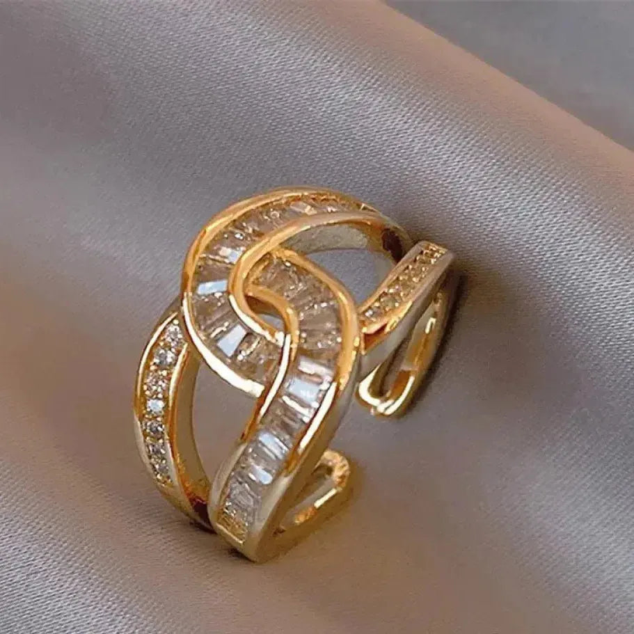 Bague élégante avec nœud en or