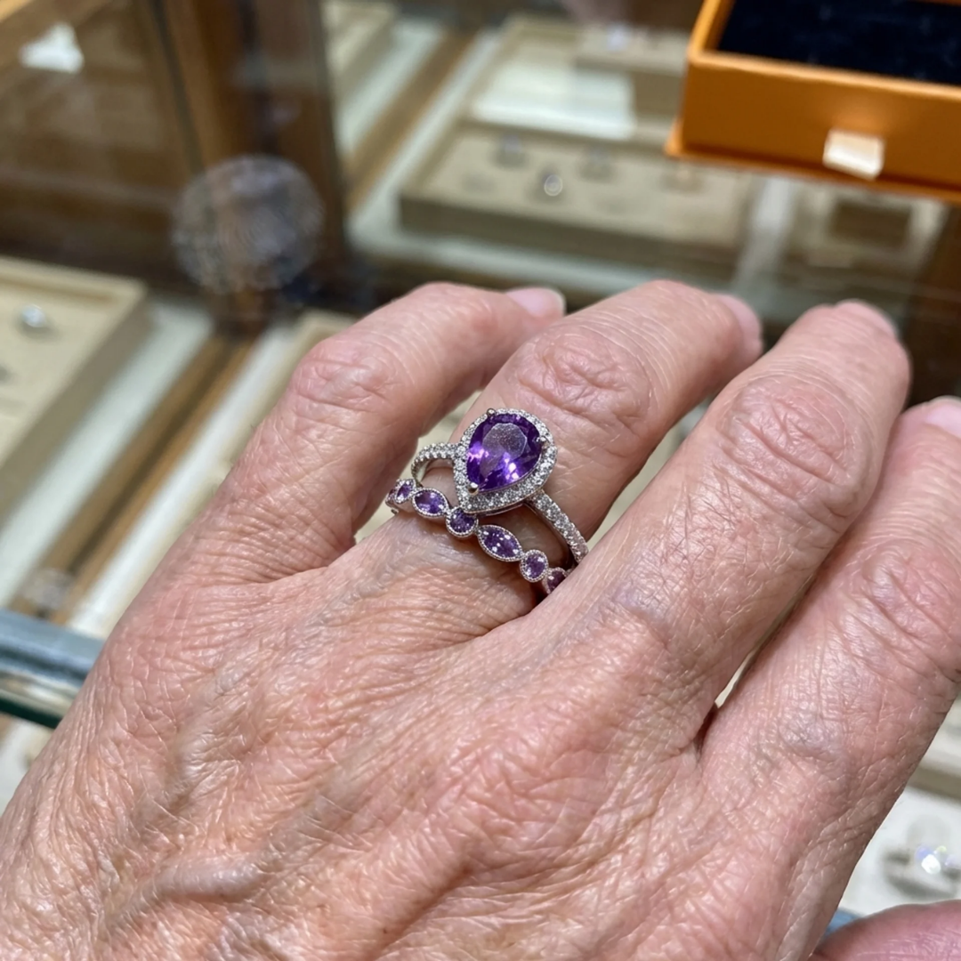 Bague en améthyste goutte d'eau en or blanc