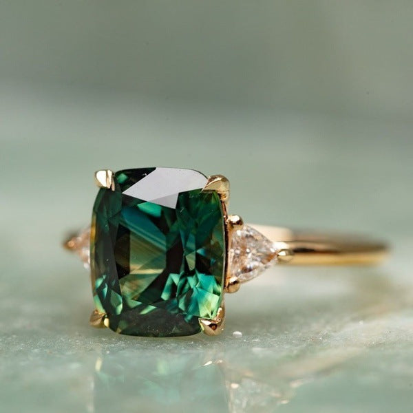 Bague en pierre précieuse verte inspirée des années vintage en or