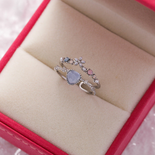 Bague ajustable avec pierre bleue en or blanc