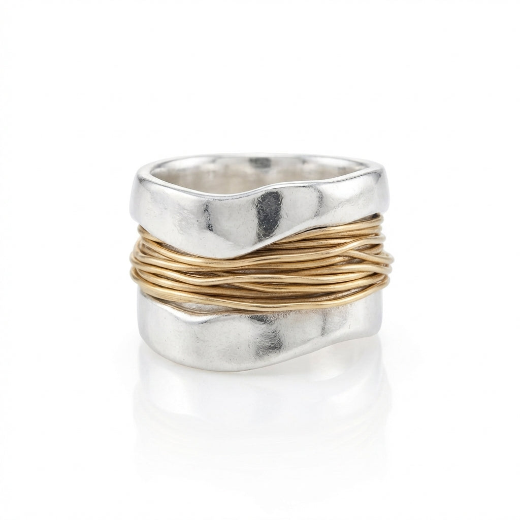 Bague avec fils d'or en or blanc