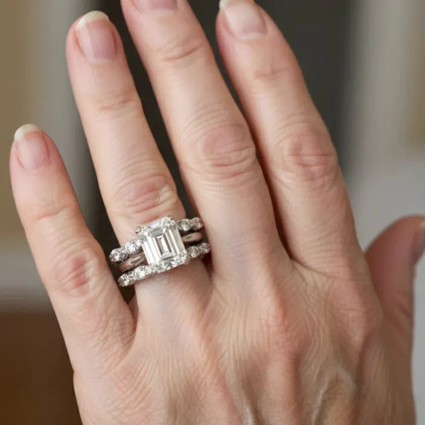 Bague rétro avec des couches brillantes en or blanc