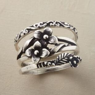 Bague rétro avec fleurs en couches en or blanc
