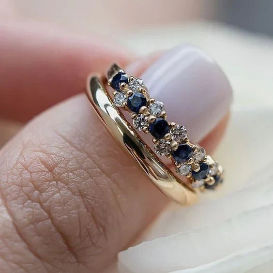 Bague classique à brillants bleus en or