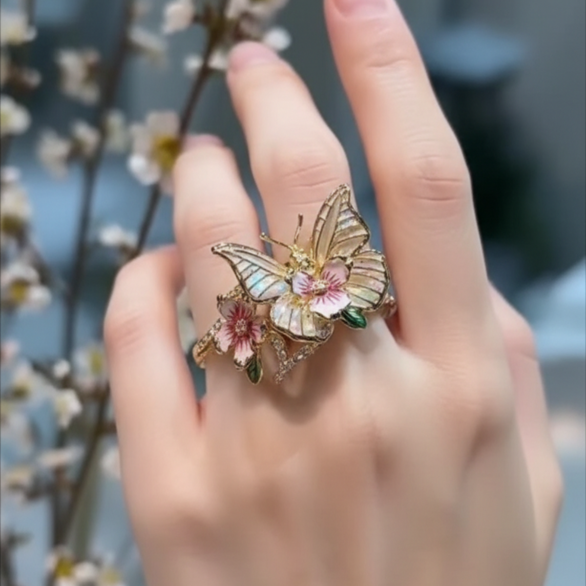 Bague en papillon brillant de la nature à brillants en or