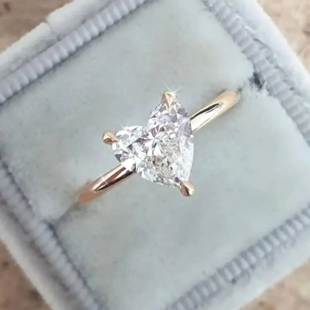 Bague fine avec cœur à brillants en or