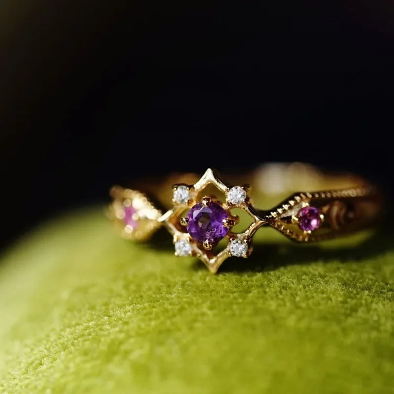 Bague géométrique rétro ajustable avec des cristaux d'améthyste violets en or