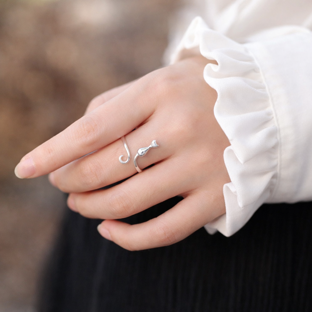 Bague réglable avec des chatons en or blanc