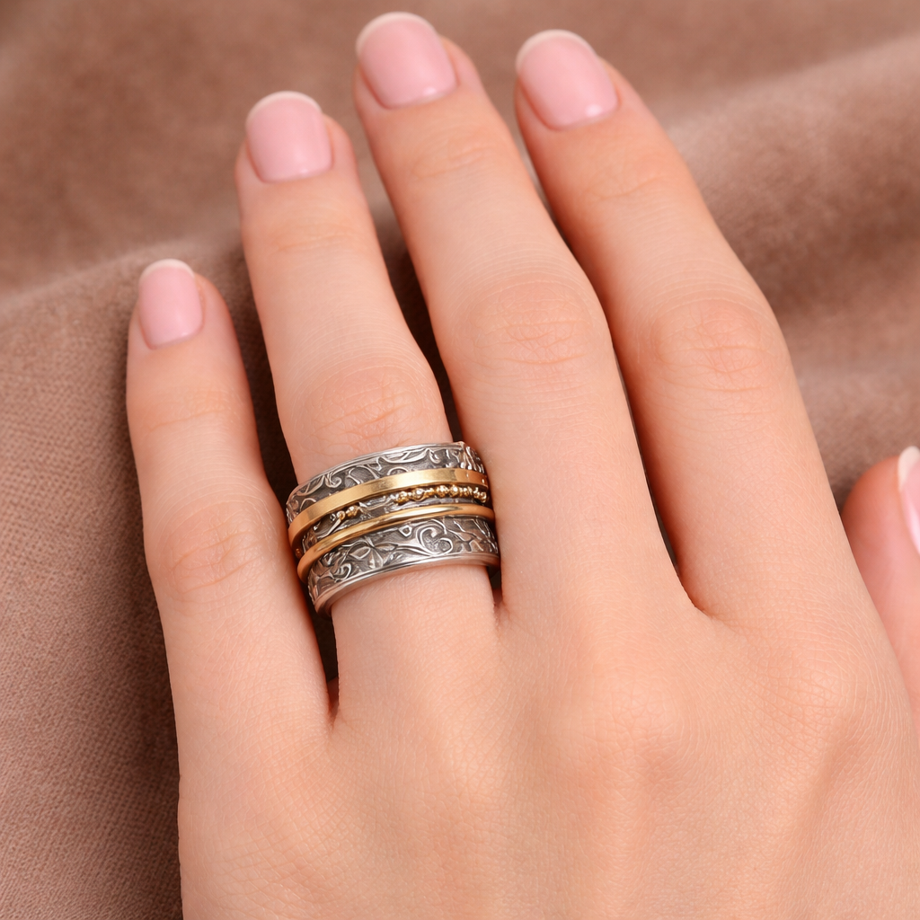 Bague rétro avec design baroque en or