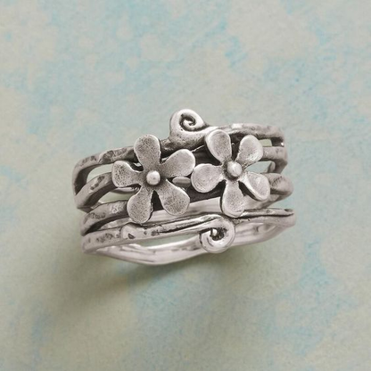 Bague rétro avec fleurs en argent