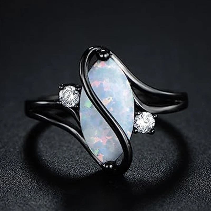 Bague rétro avec opale noire torsadée en or