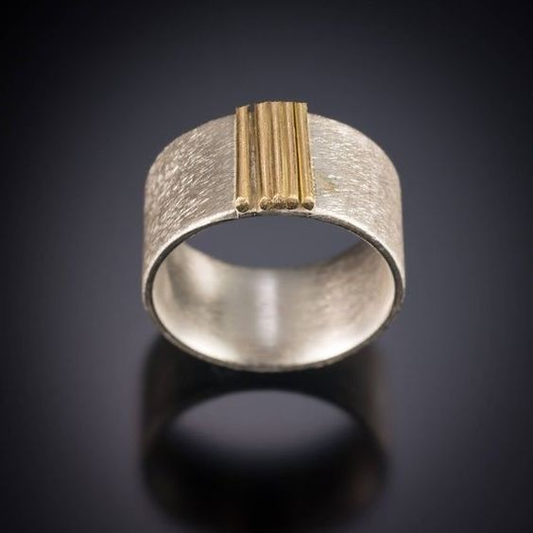 Bague rétro dorée en filigrane