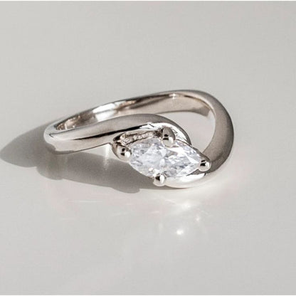 Bague rétro en argent ondulé avec zircon