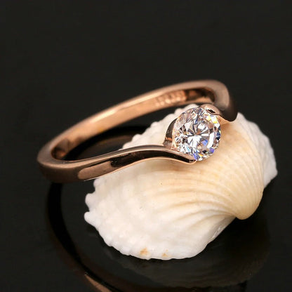 Bague rétro en or rose avec solitaire et diamants ronds