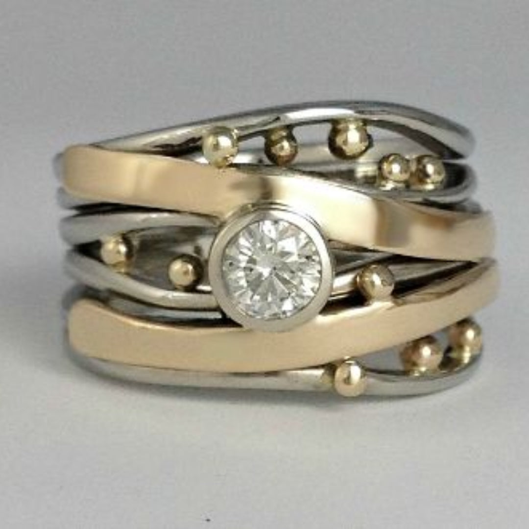 Bague vintage avec des ornements en zircon et en or