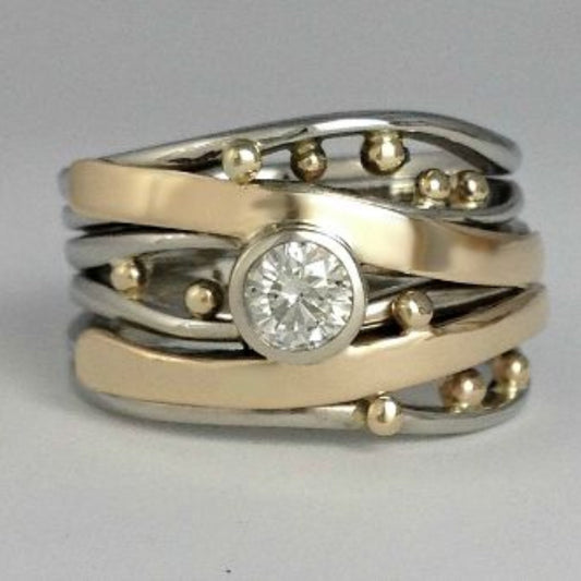 Bague vintage avec des ornements en zircon et en or