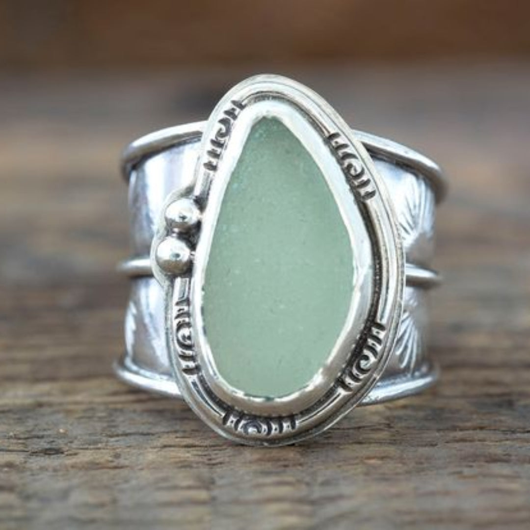 Bague vintage avec revêtement en pierre de lune verte en or