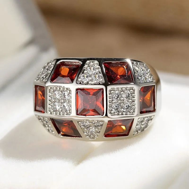Bague vintage avec des pierres précieuses rouges en or blanc