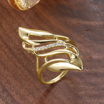 Bague vintage en or avec feuille torsadée