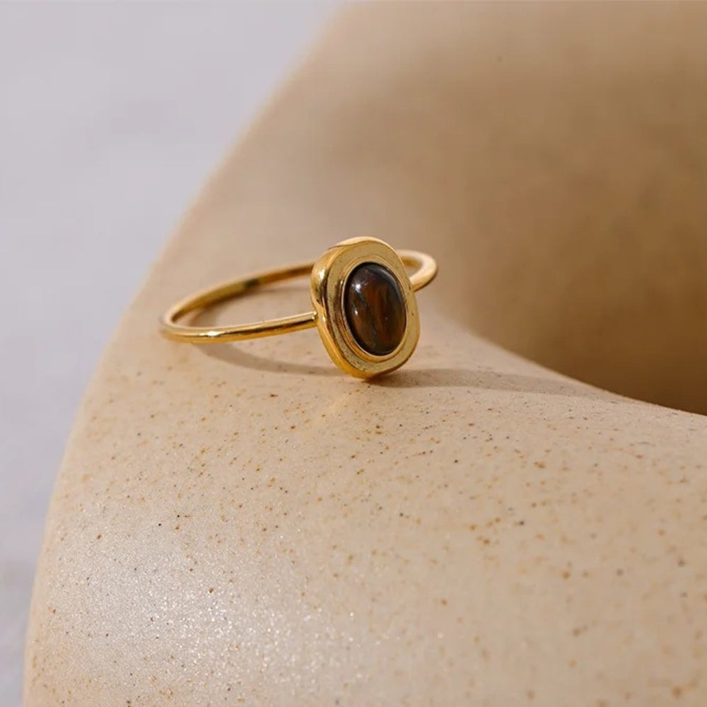 Bague vintage avec pierre précieuse brune en or