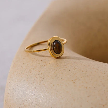 Bague vintage en or avec pierre précieuse brune