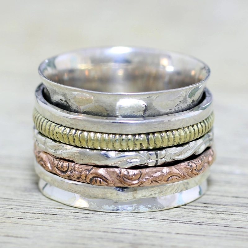 Bague vintage avec roue en or